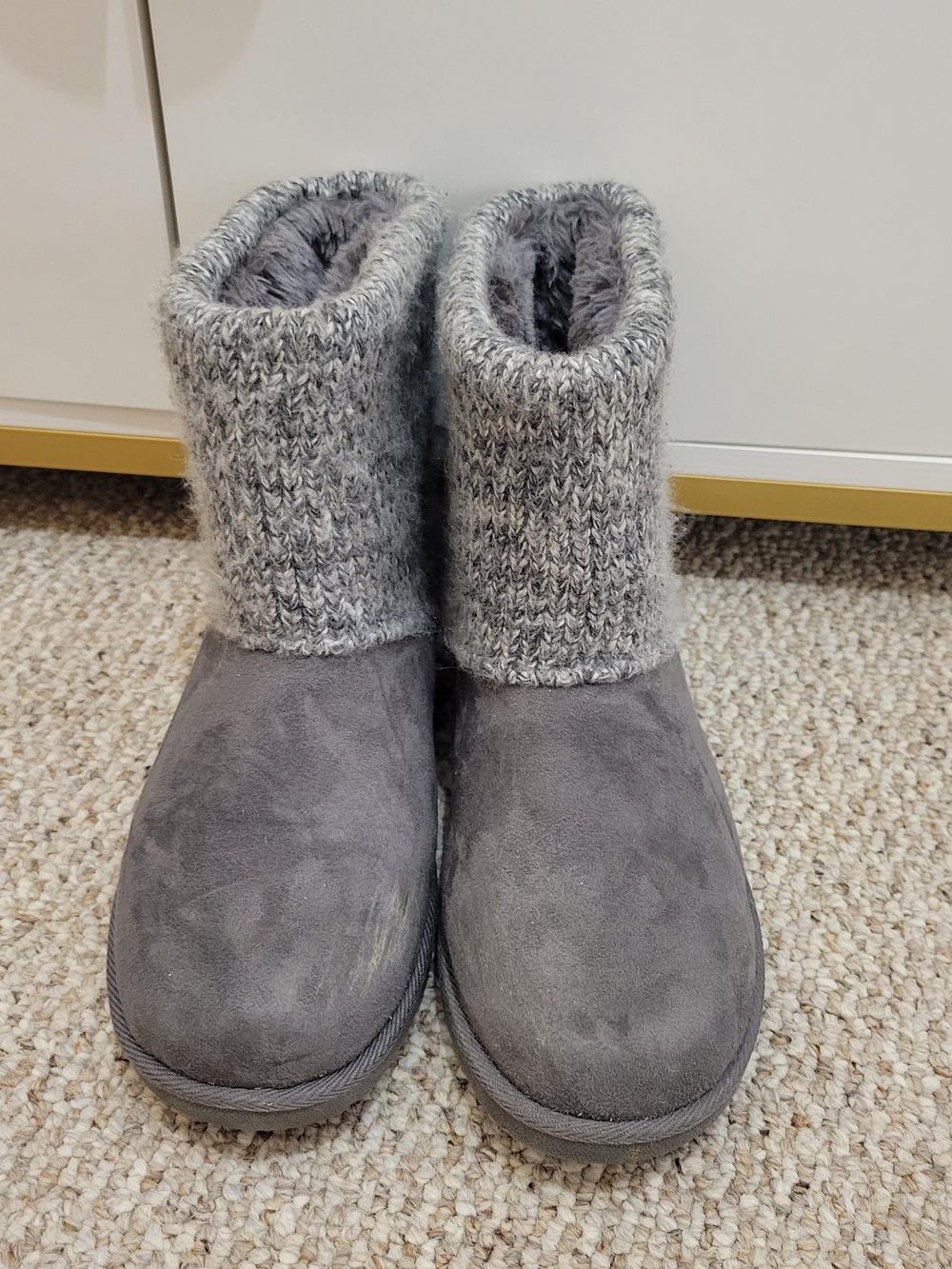 Makalu Gray Faux Suede Knit Winter Boots Women’s 9
